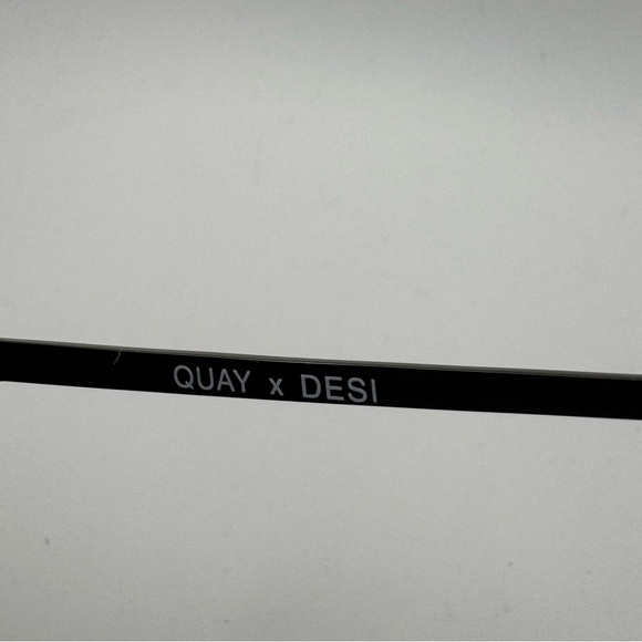 Quay x Desi High Key Mini Black Frame Fade Lens Aviator Shape Women’s Unisex - Picture 8 of 12